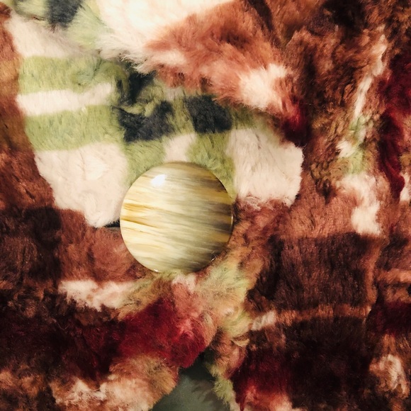 NWT Designer cropped faux fur jacket. Retails$450 - Picture 4 of 7